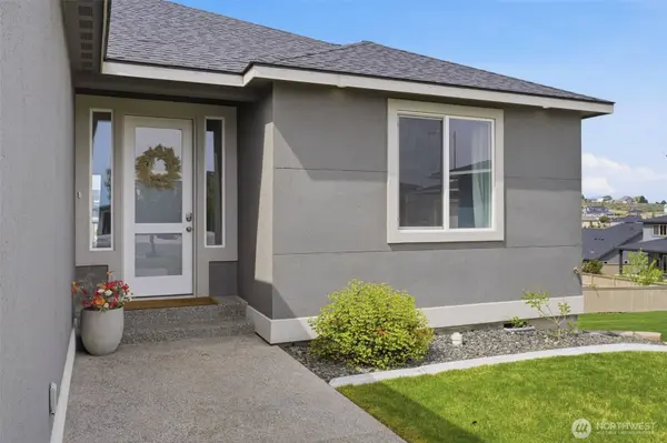 1075 Klamath CT, Richland, WA 99352