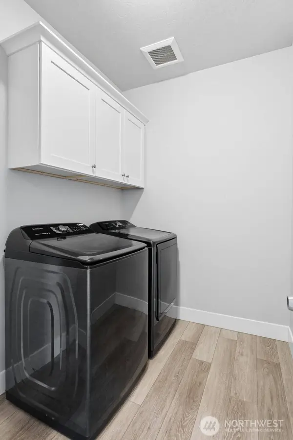 1075 Klamath CT, Richland, WA 99352