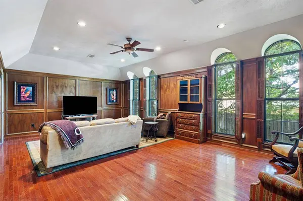 2 Nobhill Drive, Greenville, TX 75402
