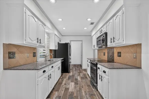 2516 Lawnview Dr, Carrollton, TX 75006-2717