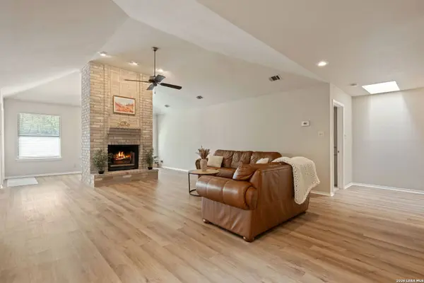 126 Golden Way, Universal City, TX 78148