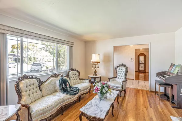 2696 Birchtree LN, Santa Clara, CA 95051