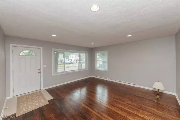 399 Larkin AVE, Akron, OH 44305