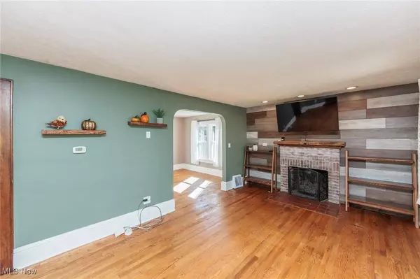 2443 8th ST, Cuyahoga Falls, OH 44221