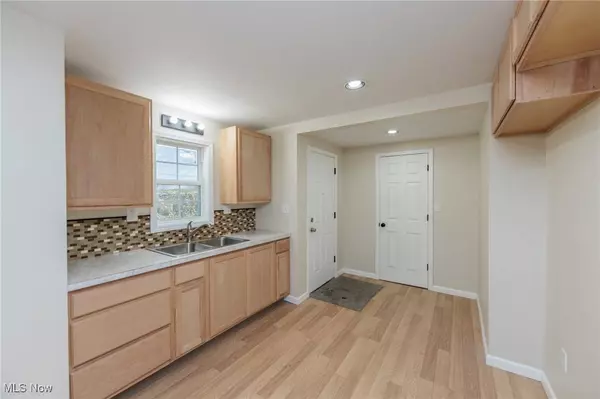 1184 Niagara AVE, Akron, OH 44305