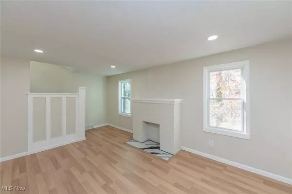 1184 Niagara AVE, Akron, OH 44305