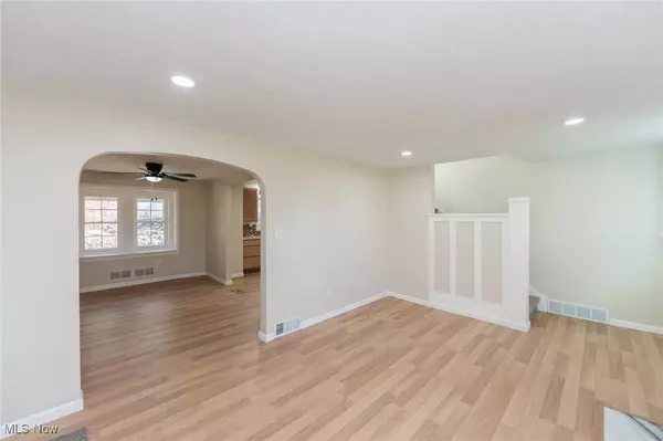 1184 Niagara AVE, Akron, OH 44305