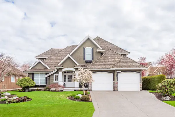 houses-in-suburb-at-summer-in-the-north-america-l-2026-01-11-10-26-08-utc