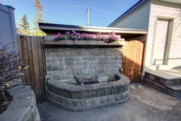 1604 Scotland St SW, Calgary, AB T3C 2L5
