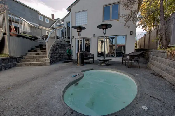 1604 Scotland St SW, Calgary, AB T3C 2L5