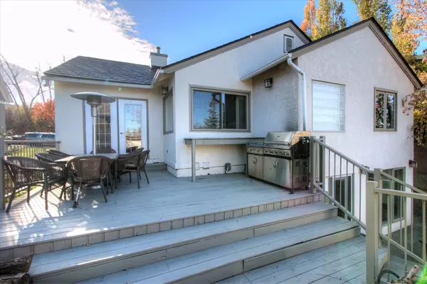 1604 Scotland St SW, Calgary, AB T3C 2L5