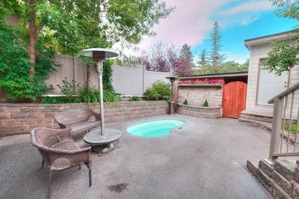 1604 Scotland ST Southwest, Calgary, AB T3C 2L5