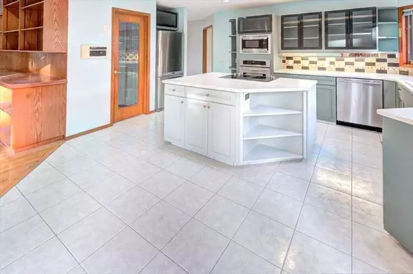 6967 Christie Estate BLVD SW, Calgary, AB T3H 2S5