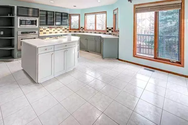 6967 Christie Estate BLVD SW, Calgary, AB T3H 2S5