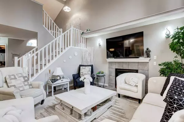 1121 Sierra Morena CT SW, Calgary, AB T3H 3H1