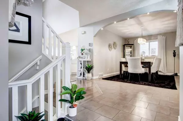 1121 Sierra Morena CT SW, Calgary, AB T3H 3H1