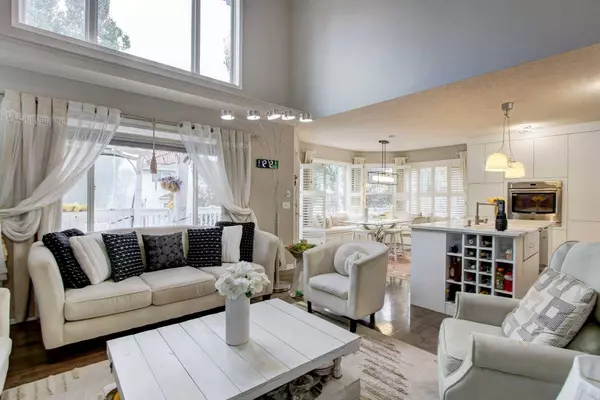 1121 Sierra Morena CT SW, Calgary, AB T3H 3H1