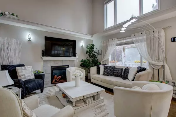 1121 Sierra Morena CT SW, Calgary, AB T3H 3H1