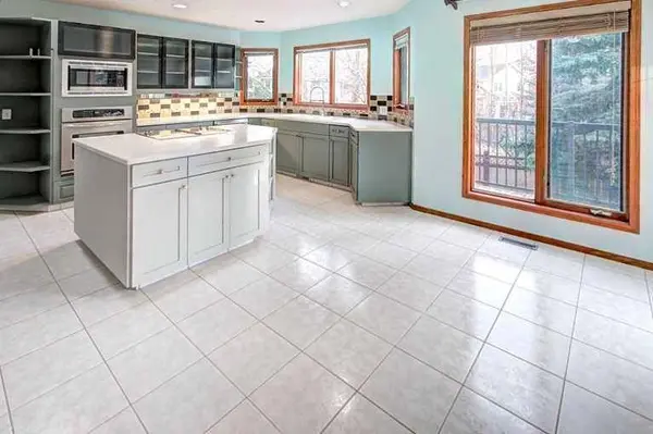 6967 Christie Estate BLVD SW, Calgary, AB T3H 2S5