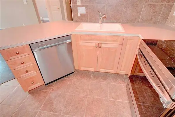 7451 Springbank BLVD SW #1207, Calgary, AB T3H 4K5