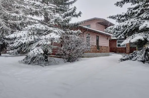 6719 Coach Hill RD SW, Calgary, AB T3H 1B7