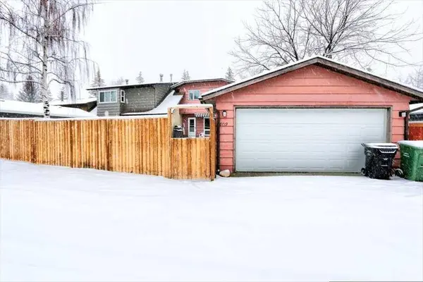 6719 Coach Hill RD SW, Calgary, AB T3H 1B7