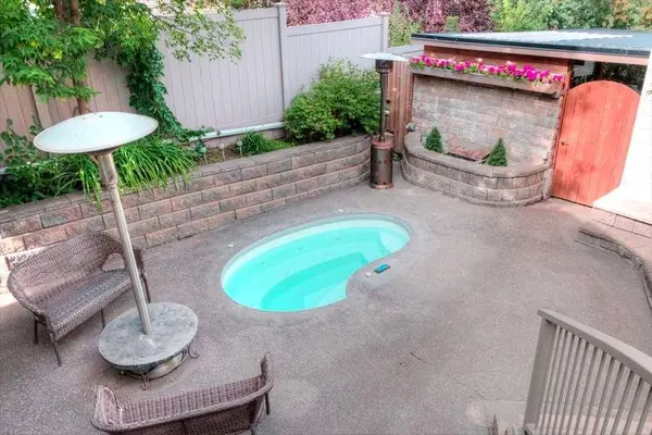 1604 Scotland ST SW, Calgary, AB T3C 2L5