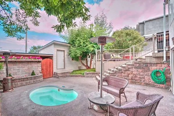 1604 Scotland ST SW, Calgary, AB T3C 2L5