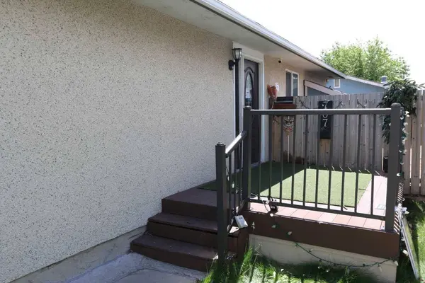 707 Malvern DR NE, Calgary, AB T2A 5P9