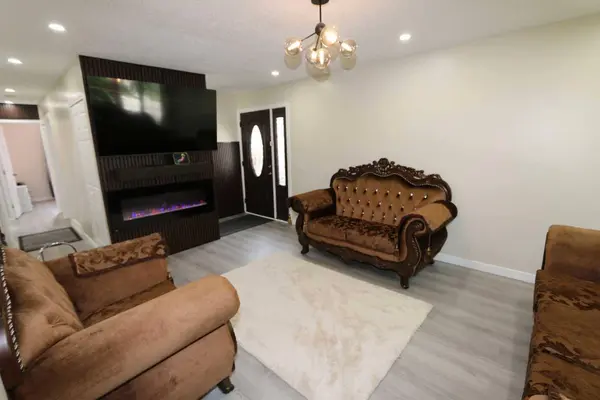 707 Malvern DR NE, Calgary, AB T2A 5P9