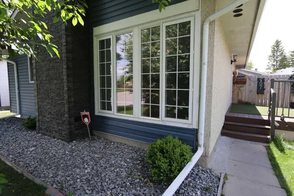 707 Malvern DR NE, Calgary, AB T2A 5P9