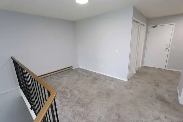 90 Glamis DR SW #4172, Calgary, AB T3E 6T8