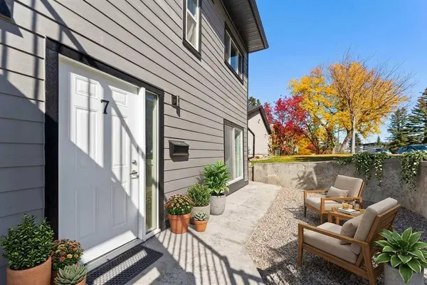 1622 28 AVE SW #7, Calgary, AB T2T1J4