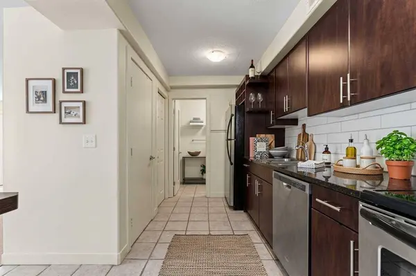 1622 28 AVE SW #7, Calgary, AB T2T1J4