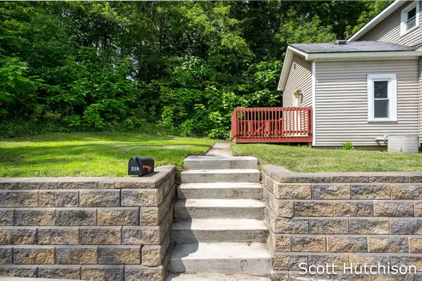 219 E Lincoln Avenue, Ionia, MI 48846