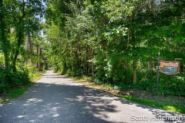 2710 12 Mile NE Road, Rockford, MI 49341