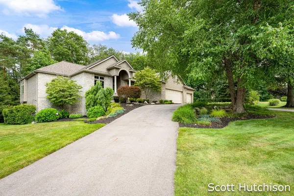 112 Stonehenge SW Drive, Grandville, MI 49418