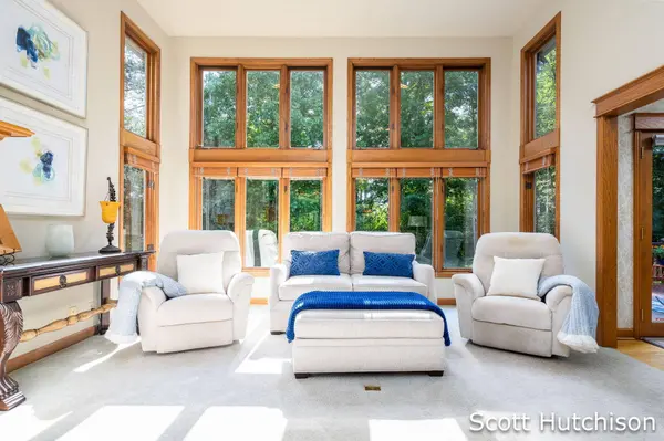 112 Stonehenge SW Drive, Grandville, MI 49418