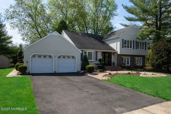 2 Palomino Way, Marlboro, NJ 07746