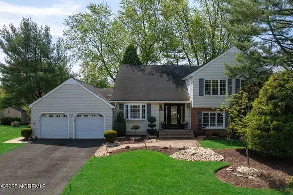 2 Palomino Way, Marlboro, NJ 07746