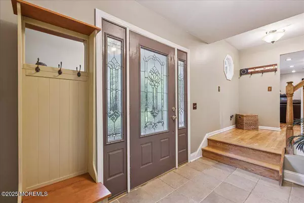 19 Meadowbrook Lane, Freehold, NJ 07728