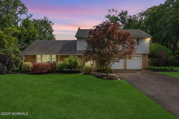 19 Meadowbrook Lane, Freehold, NJ 07728