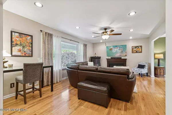 19 Meadowbrook Lane, Freehold, NJ 07728