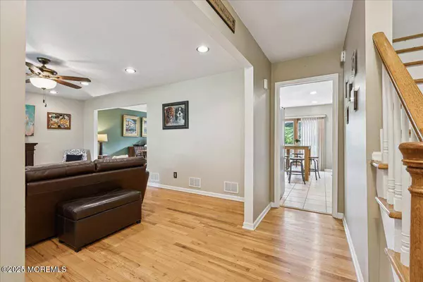 19 Meadowbrook Lane, Freehold, NJ 07728