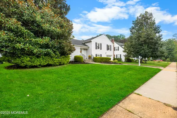 15 Edgewood Drive, Freehold, NJ 07728