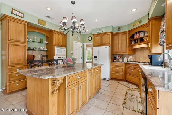 121 Bear Oak Road, Freehold, NJ 07728