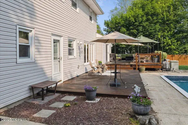 19 Meadowbrook Lane, Freehold, NJ 07728