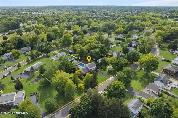 19 Meadowbrook Lane, Freehold, NJ 07728