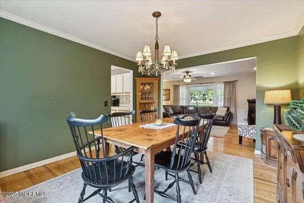 19 Meadowbrook Lane, Freehold, NJ 07728