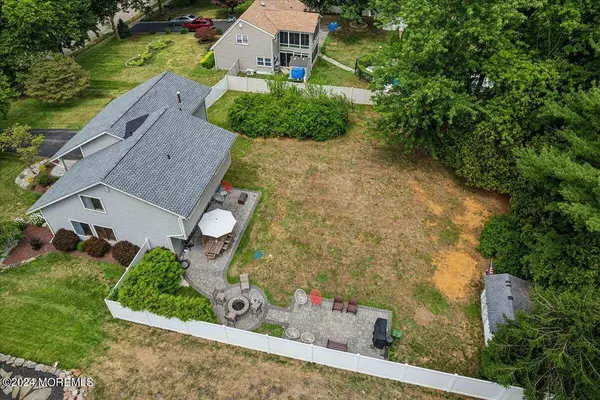 10 Hillside Road, Manalapan, NJ 07726